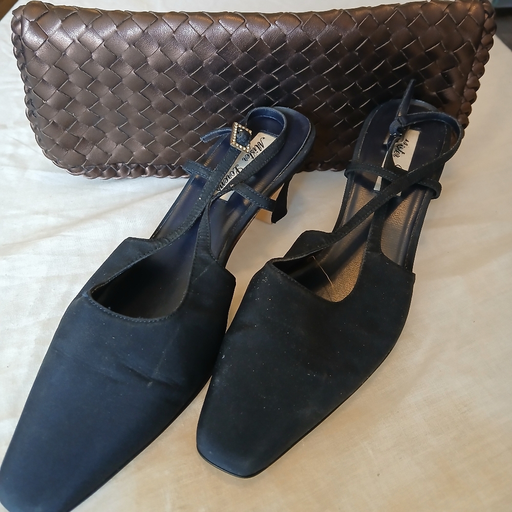 Bronze purse and black Mister Lorens heels